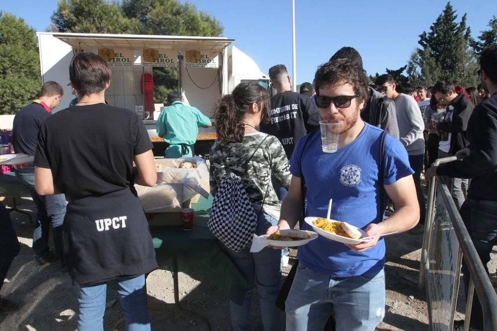 Centenares de estudiantes en la bienvenida de la UPCT