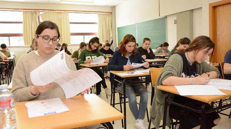 Alumnos coruñeses durante los exámenes de acceso a la Universidad.