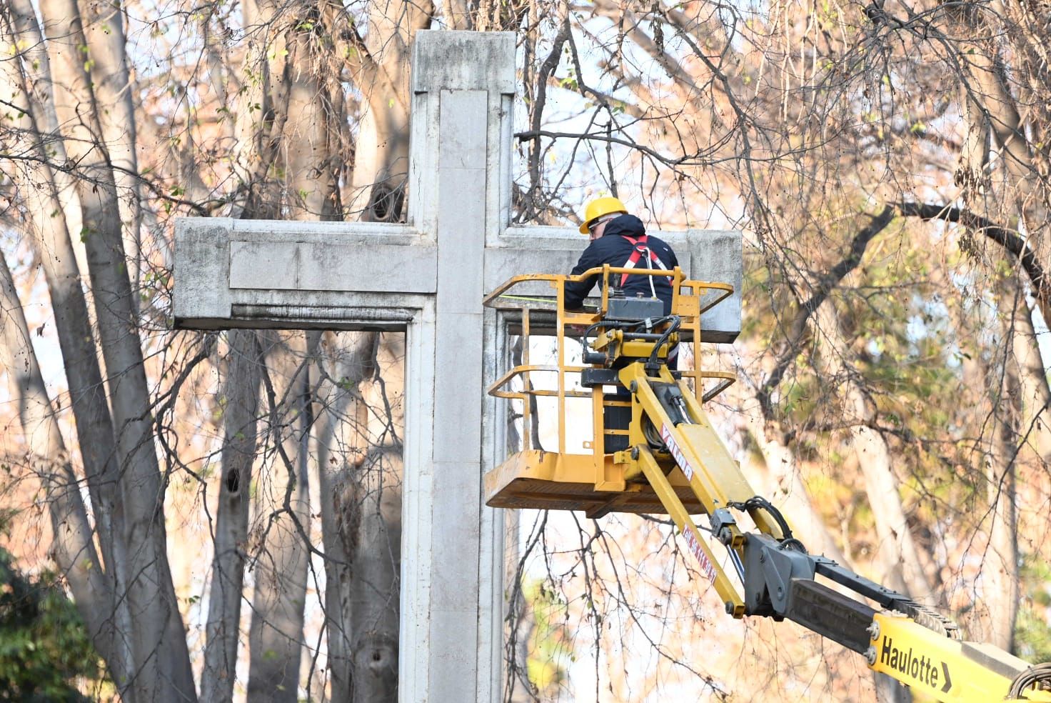 Todas las imágenes del 'Día D' la retirada de la cruz del Ribalta en Castelló