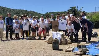 Platges Netes tanca la temporada de voluntariat fent endreça a Garbet