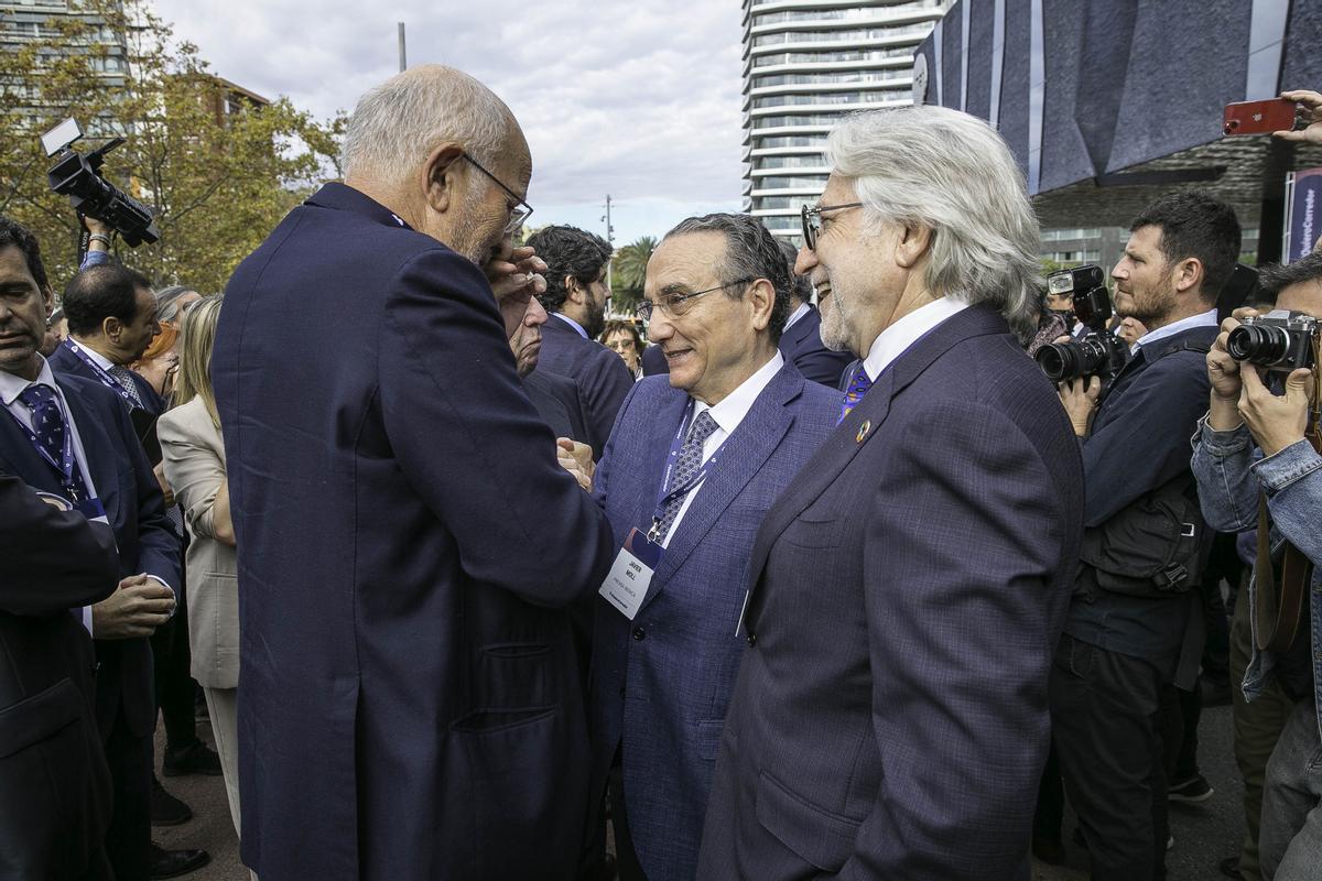 Juan Roig, presidente  Mercadona, Javier Moll, presidente del grupo editorial Prensa Ibérica y Josep Sánchez i Llibre Presidente del Foment del Treball en el acto celebrado hoy en Barcelona.