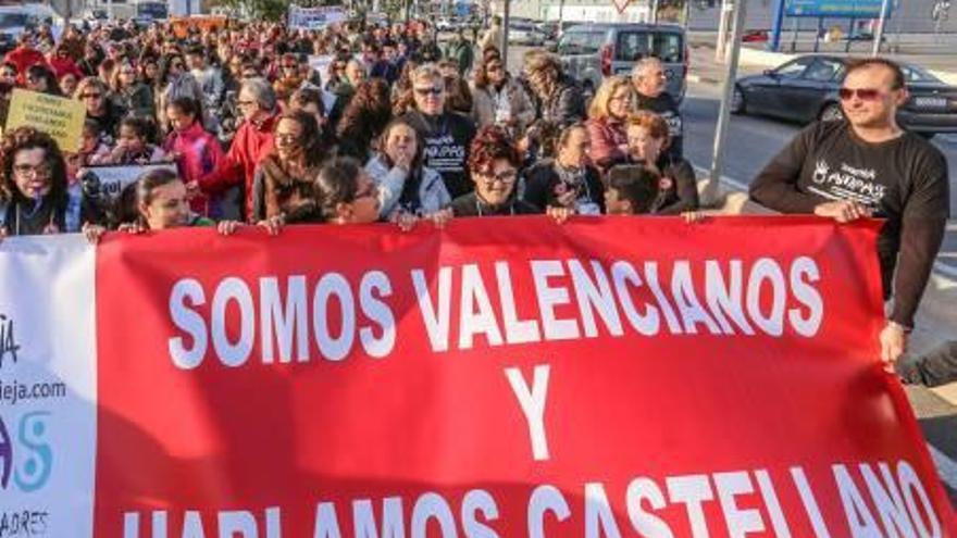 Protesta en Torrevieja contra el decreto de plurilingüismo en 2017.