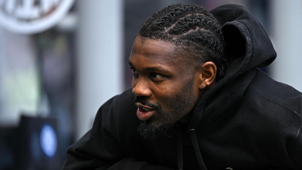 Marcus Thuram, en la grada de San Siro durante el Inter-Roma.