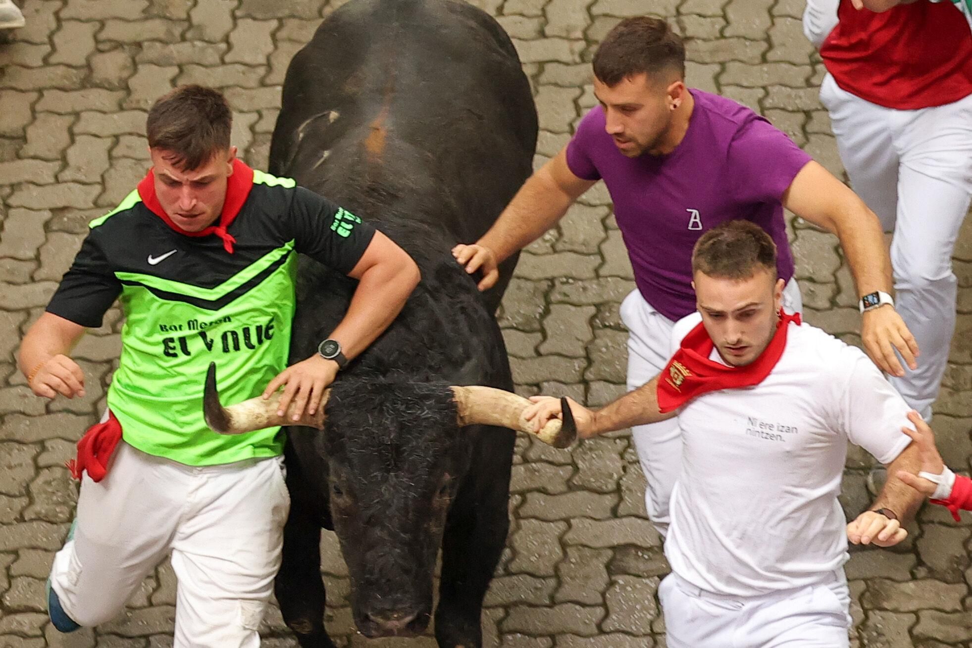 El primer encierro de los Sanfermines 2025, en imágenes.