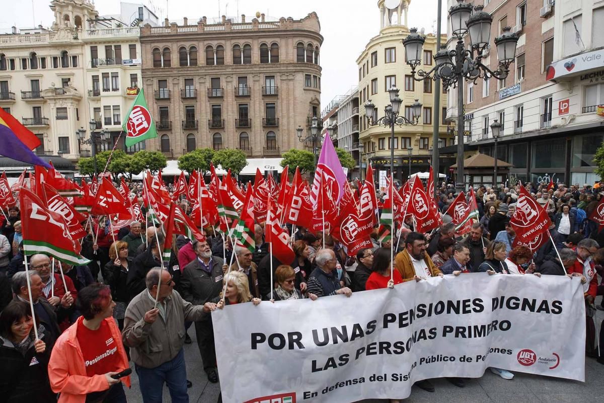 Unas 5.000 personas defienden en la calle la subida de las pensiones públicas