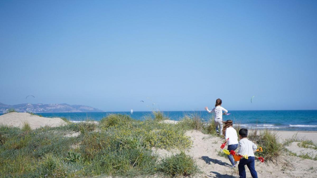 Castelló quiere que la playa del Serradal sea &quot;sin humo&quot;