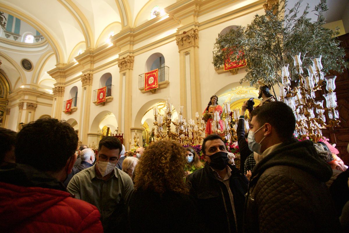 Los 'coloraos' de Murcia celebran el Miércoles Santo en la iglesia del Carmen tras la suspensión de la procesión