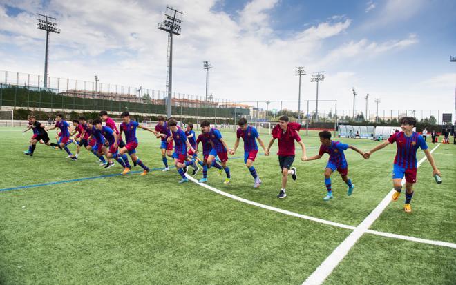 El Cadete B celebró la consecución del título