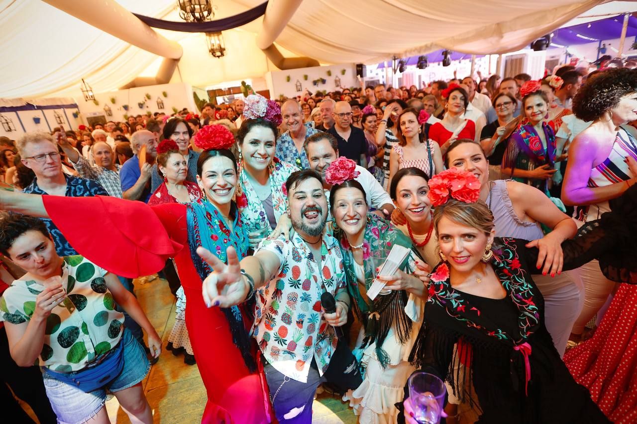 El tardeo se impone en las casetas de la Feria de Córdoba para disfrute de propios y extraños