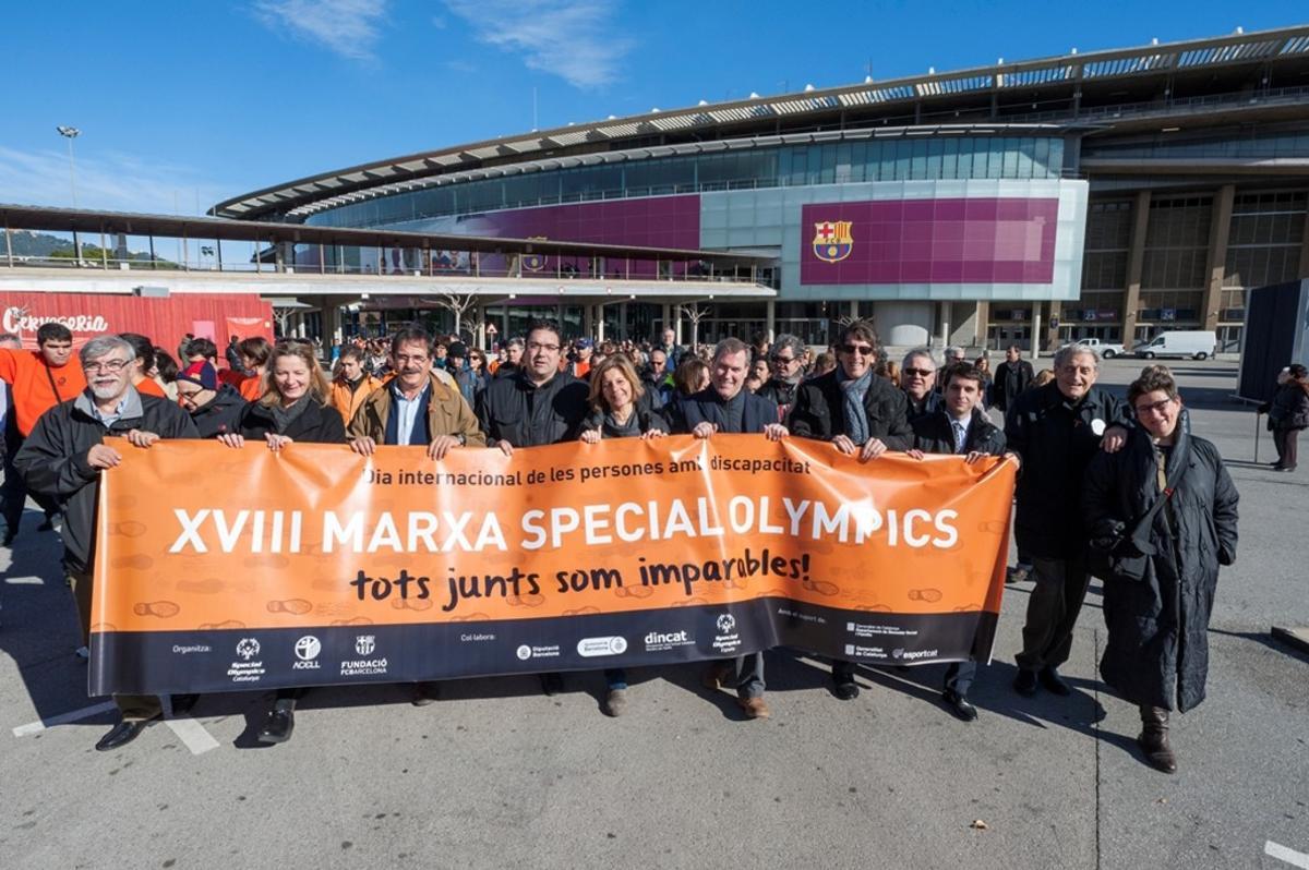 Participantes de la última edición de la Marcha Special Olympics, junto al Palau Blaugrana.