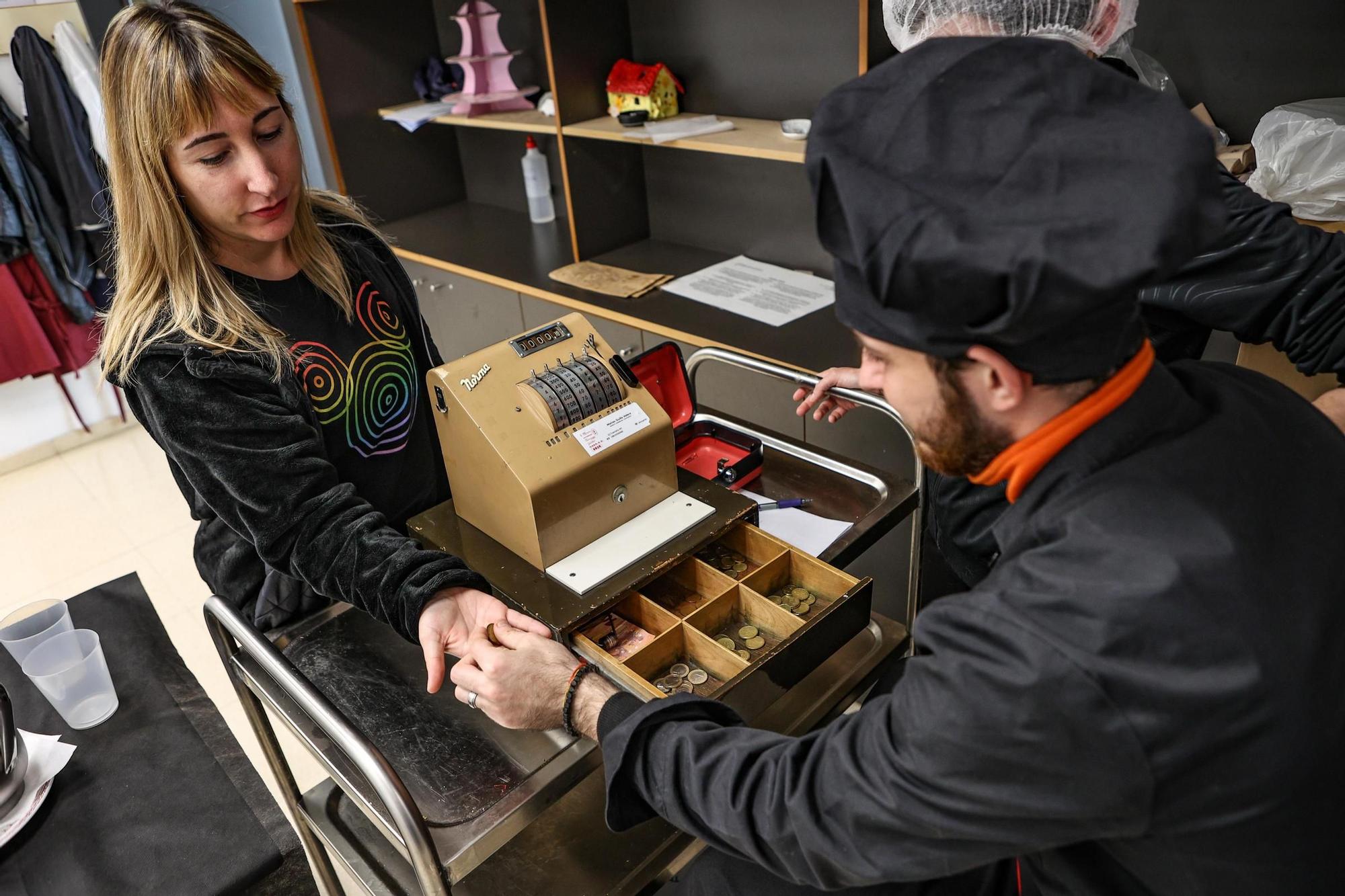 Los beneficios de la equinoterapia y las tabletas para los alumnos del Tomàs Llàcer