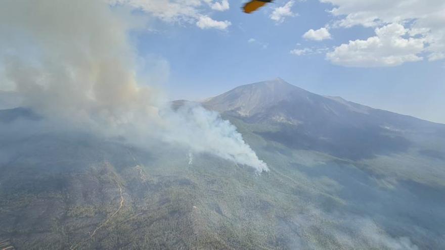 El incendio de Los Realejos avanza hacia el Parque Nacional del Teide