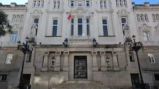 Despedida en A Coruña por sacar fotos de ancianos a los que cuidaba  en un residencia y enseñarlas