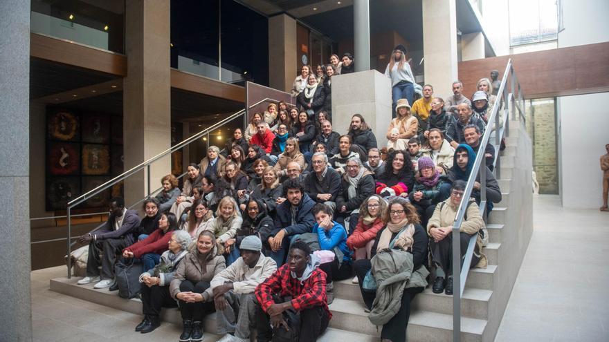 Abdu y Bryan, jóvenes senegaleses en A Coruña que exponen en el Museo de Belas Artes: «Antes solo conocíamos el mar y nos ha gustado mucho dibujar»