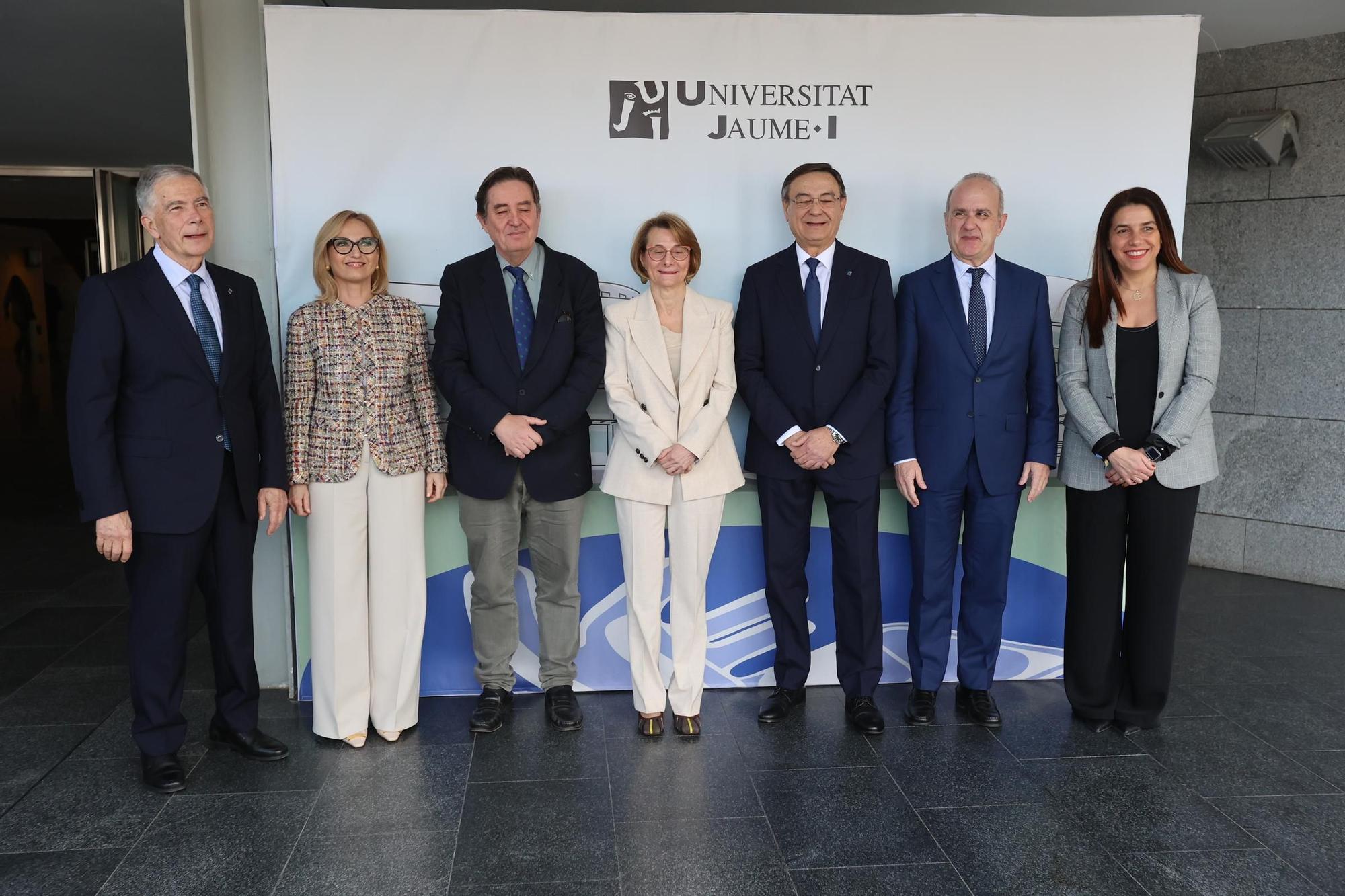 La UJI celebra su 34º aniversario concediendo su Medalla a Luis García Montero