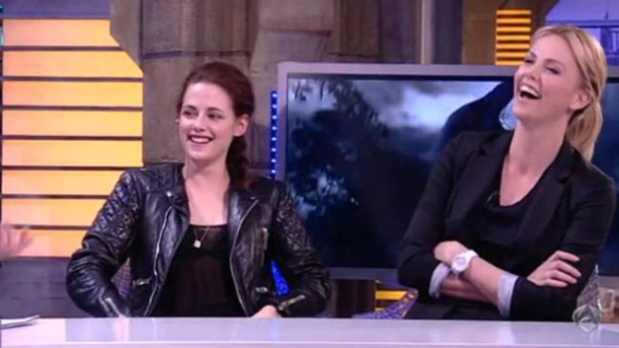 Kristen Stewart y Charlize Theron en &#039;El Hormiguero&#039;.