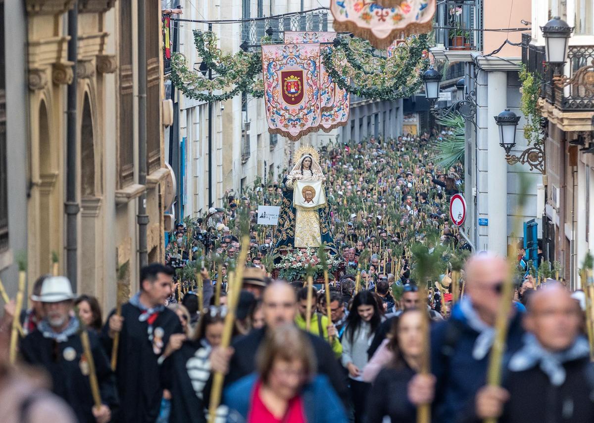 La romería a la Santa Faz marca el pulso de la ciudad de Alicante