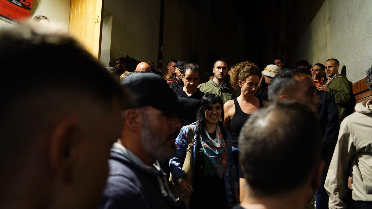 Orriols sortint de l'Ajuntament de Berga per la plaça de la Ribera
