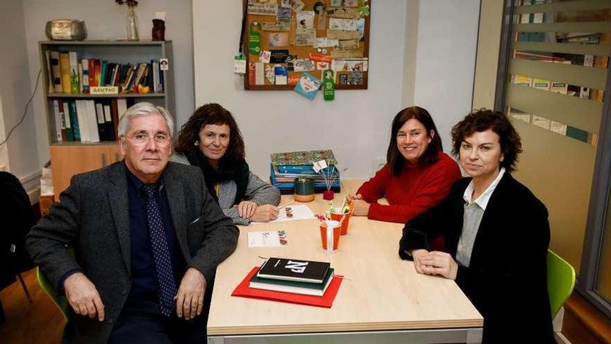 Por la izquierda, Fernando Padilla, Lourdes Álvarez, María Xosé Fernández y Monserrat López, ayer.