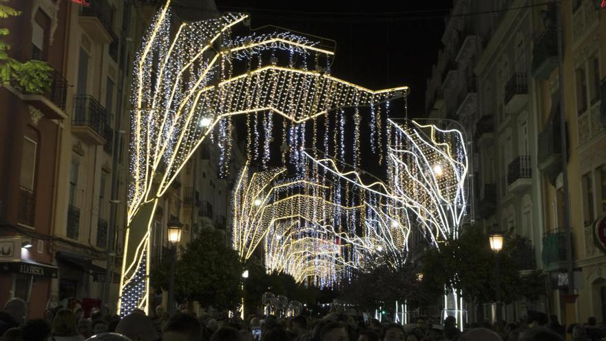 Encendido de las calles iluminadas de las Fallas 2020.