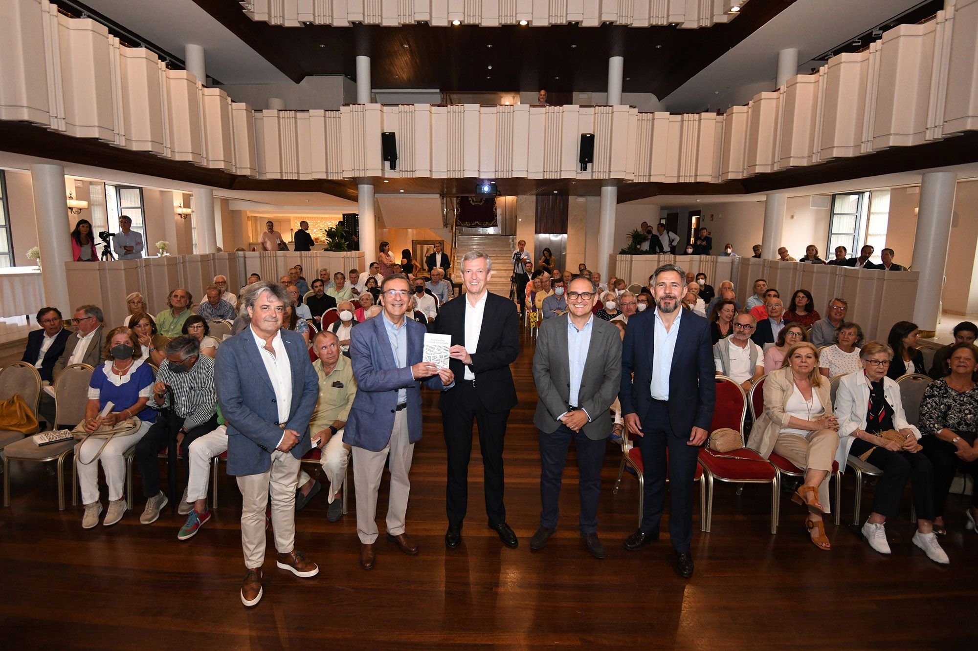 FARO presenta el libro Pontevedra, ciudad encantada, de Rafael L. Torre