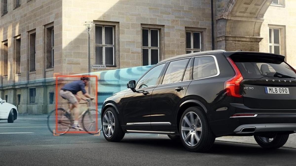 El Volvo CX90 que usará Uber, en acción.