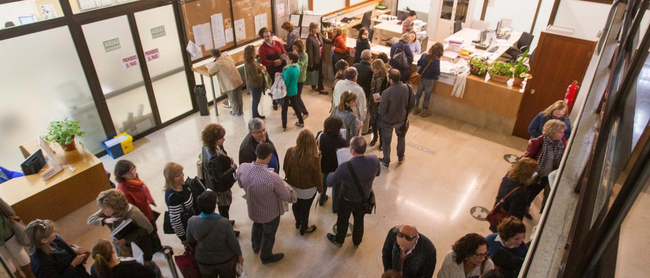 Imagen de archivo de una protesta de profesorado en las instalaciones de la dirección territorial