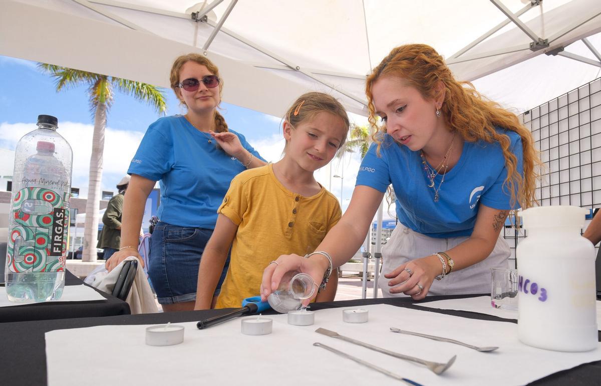 La ULPGC convierte el entorno del Poema del Mar en una gran feria científica al aire libre