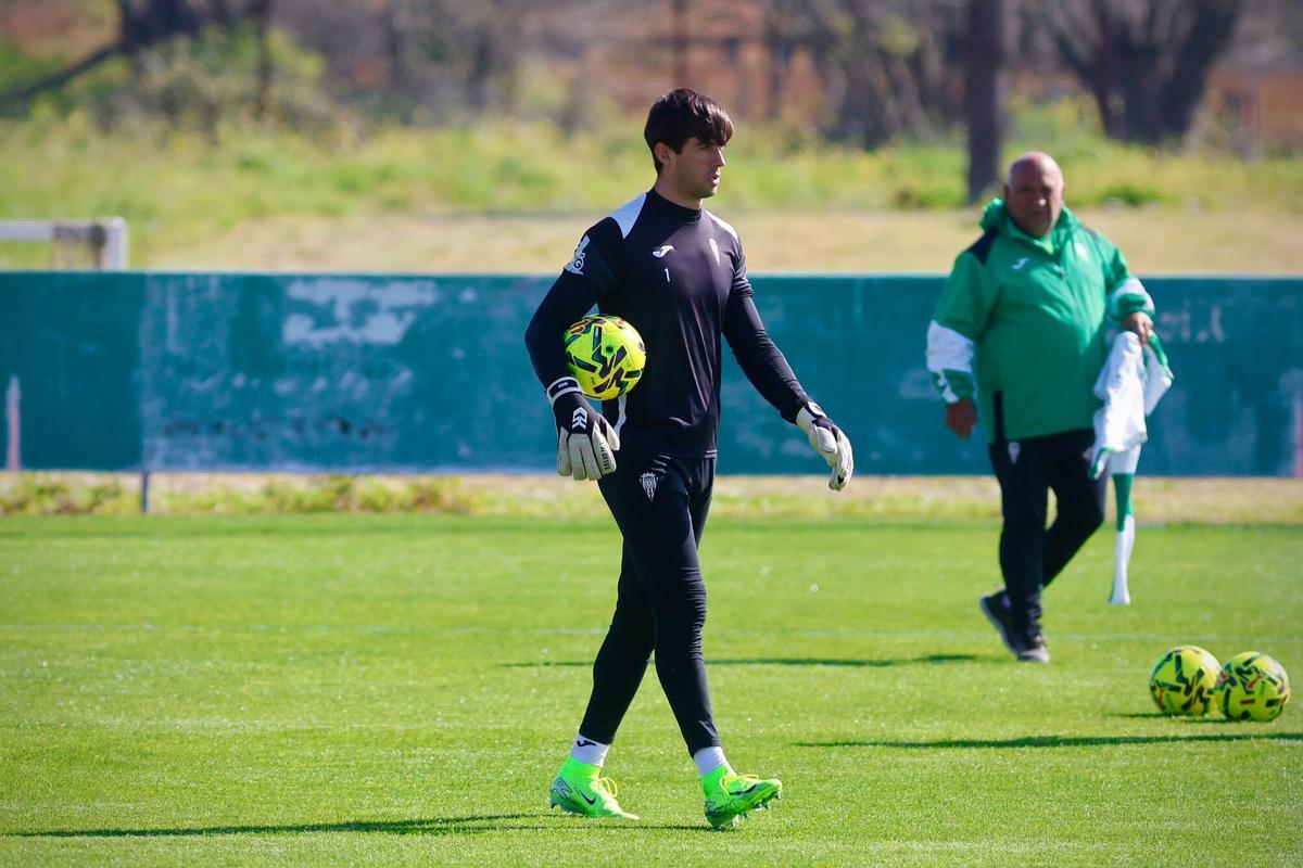 Iker Álvarez durante un entrenamiento esta temporada