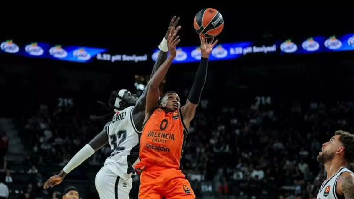 Un TJ Shorts indefendible lidera a Valencia Basket hacia su primera victoria en Euroliga