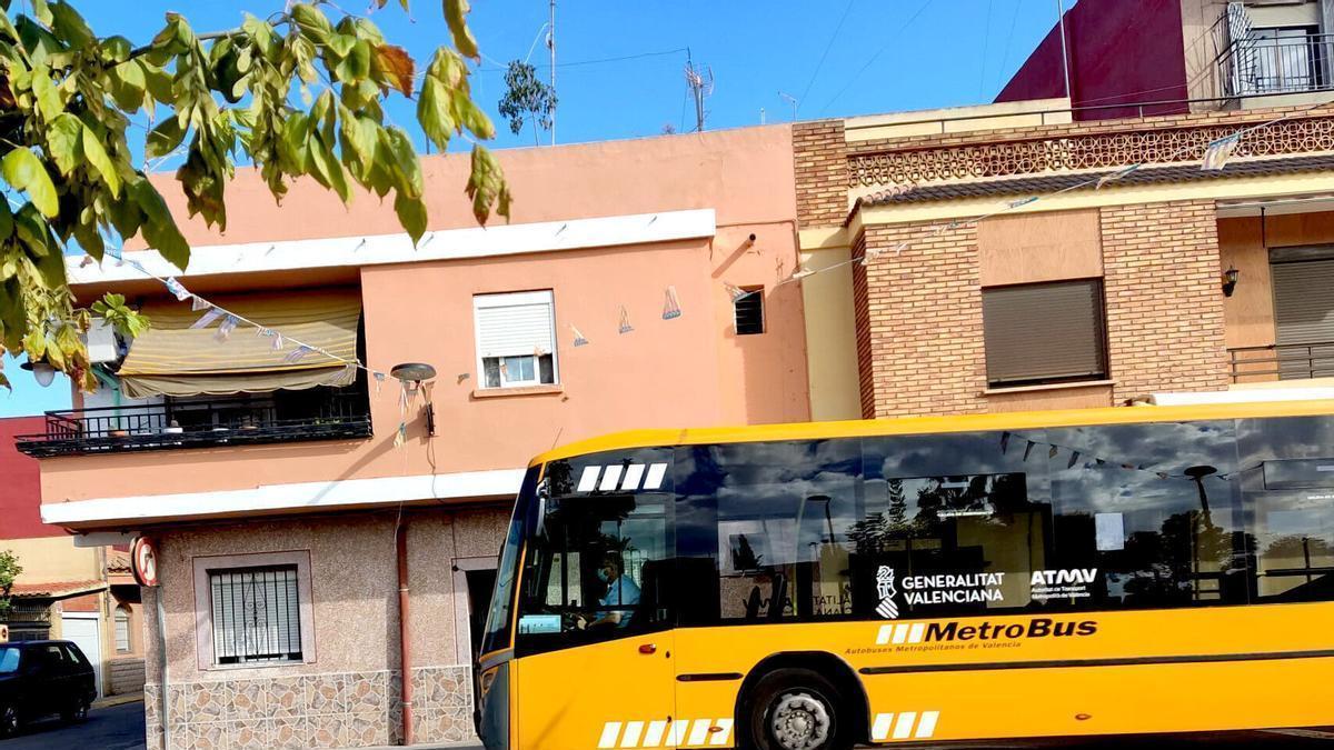 Autobús en el Barrio del Cristo.