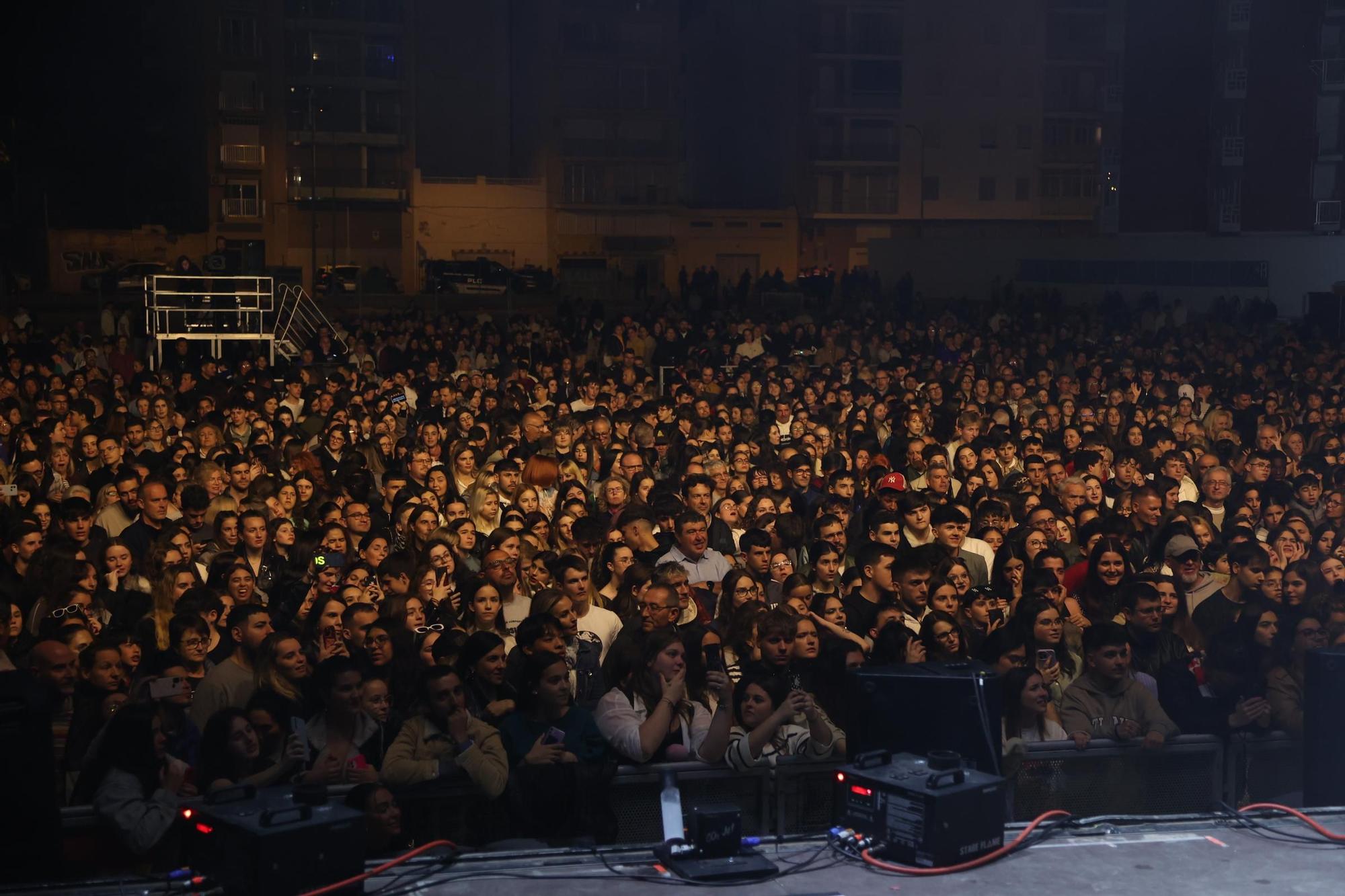 Abraham Mateo reúne a casi 8.000 personas en el concierto más multitudinario de las fiestas de Cullera