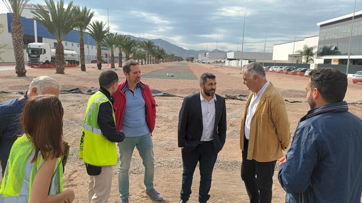 Visita del director de la oficina Plan Vega Renhace Antonio Alonso y el alcalde Manuel Gil a las obras del tanque de tormentas en el polígono