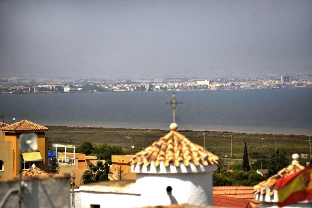 Lunes de limpieza en Los Alcázares y Los Urrutias