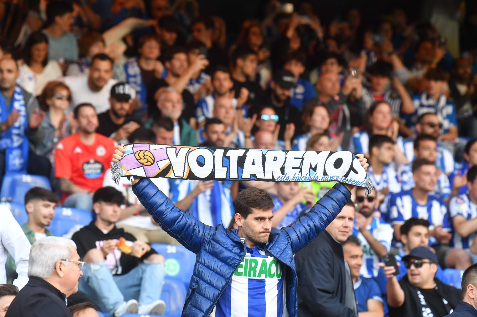 Afición del Deportivo en Riazor ante el Linares