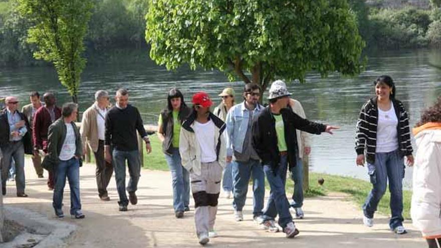 Distintos momentos del paseo por la zona termal de los internos en la jornada de ayer.