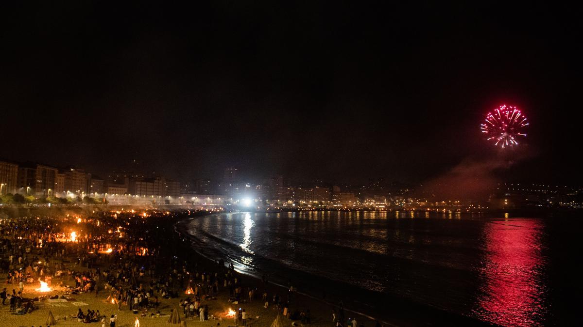 Fuegos artificiales de San Juan, una de los servicios pendientes de pago de 2023 por el IMCE.