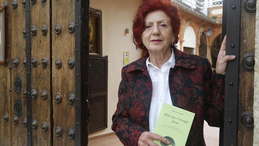 Juana Castro anima a leer poesía porque &quot;nos enseña la palabra justa&quot;