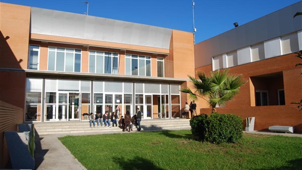 Exterior de la Facultad de Enfermería y Terapia Ocupacional de la UEx, en Cáceres.