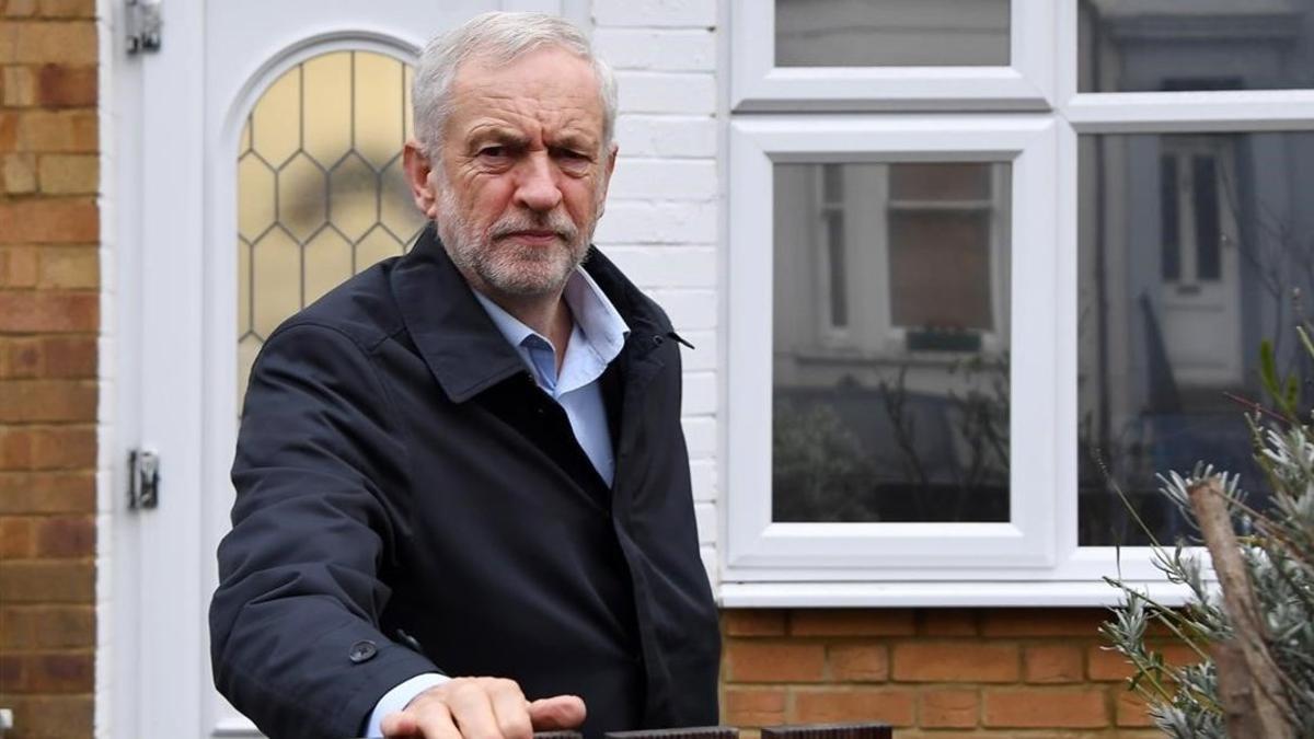 Jeremy Corbyn abandona su residencia.