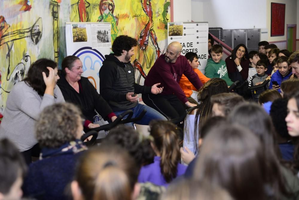 El instituto cambrés David Buján conmemora el día escolar de la no violencia y la paz con una pedalada virtual con la que pretende acompañar en su camino a los refugiados sirios en su búsqueda de un futuro.