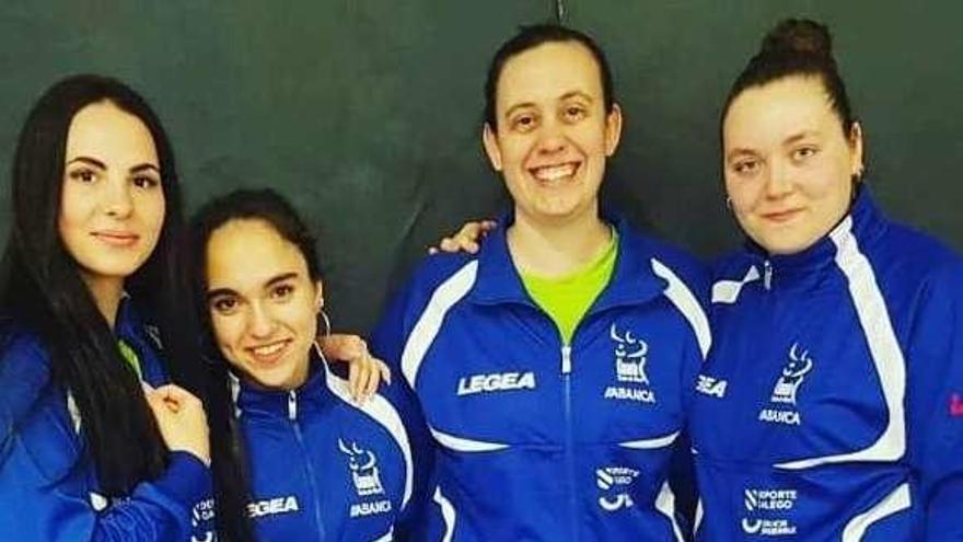 Integrantes del Cinania Femenino que logró el ascenso. // FdV