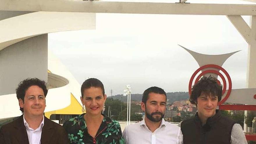 Carlos Cuadros, director del Niemeyer; Samantha Vallejo-Nágera, jurado; Manuel Campa, concejal de Promoción Económica, y Jordi Cruz, jurado.