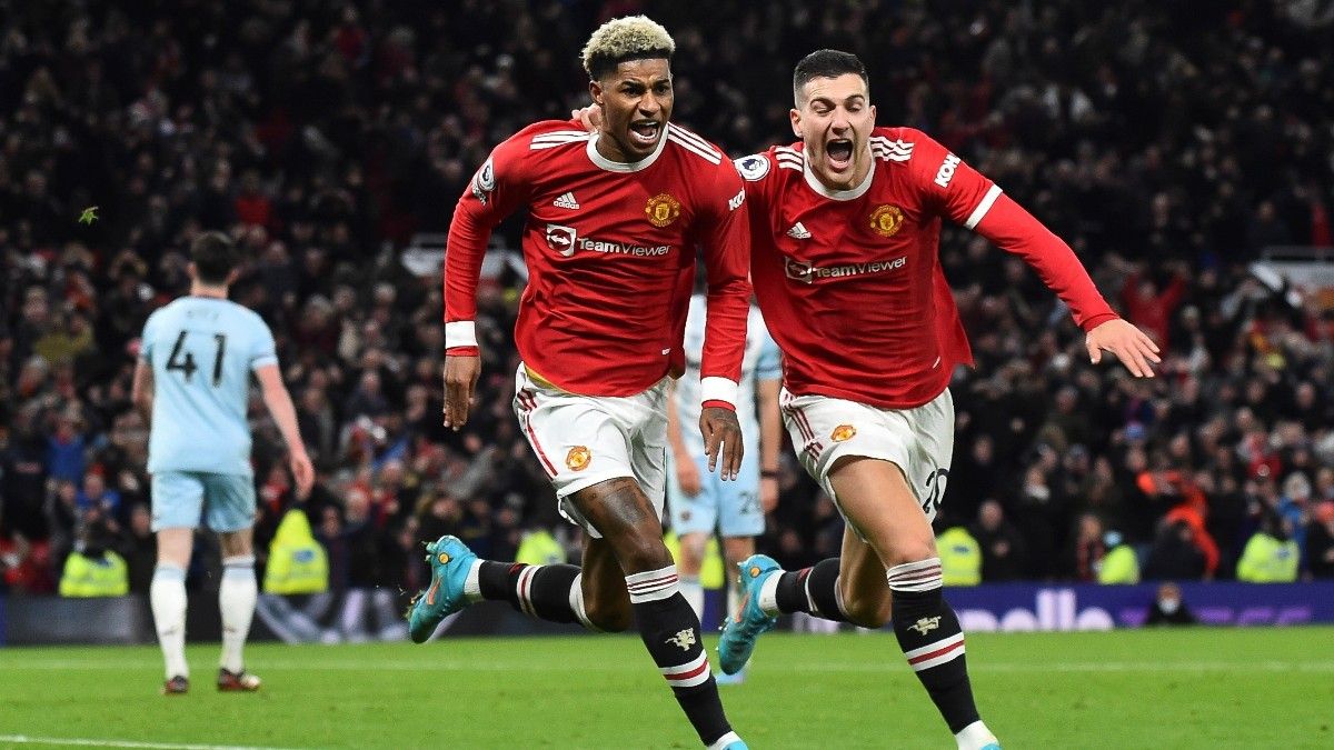 Marcus Rashford y Diogo Dalot celebran un gol ante el West Ham