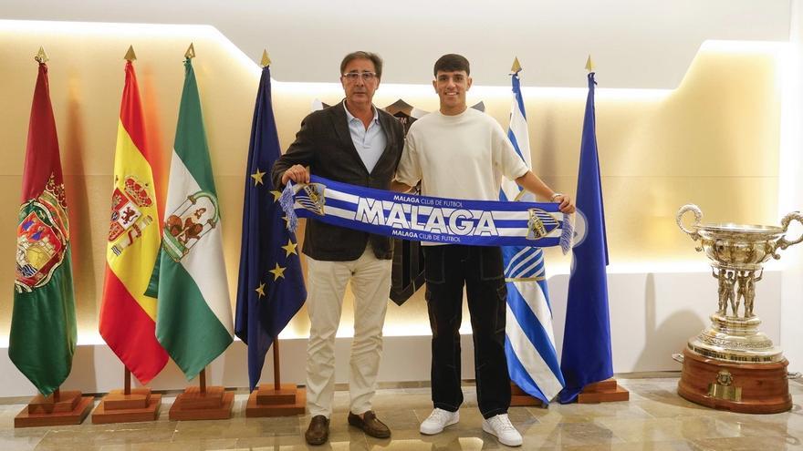 El Málaga CF renueva a Izan Merino hasta 2027