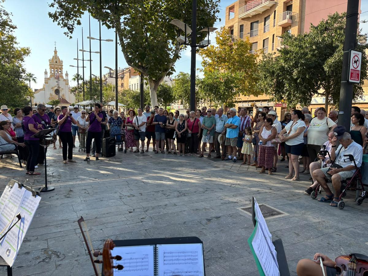 Homenaje a los fallecidos en la siderurgia del Port de Sagunt.