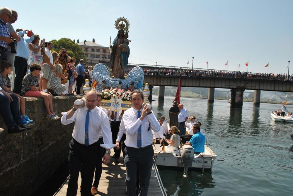 Procesión de la Virgen de la Barca en Navia