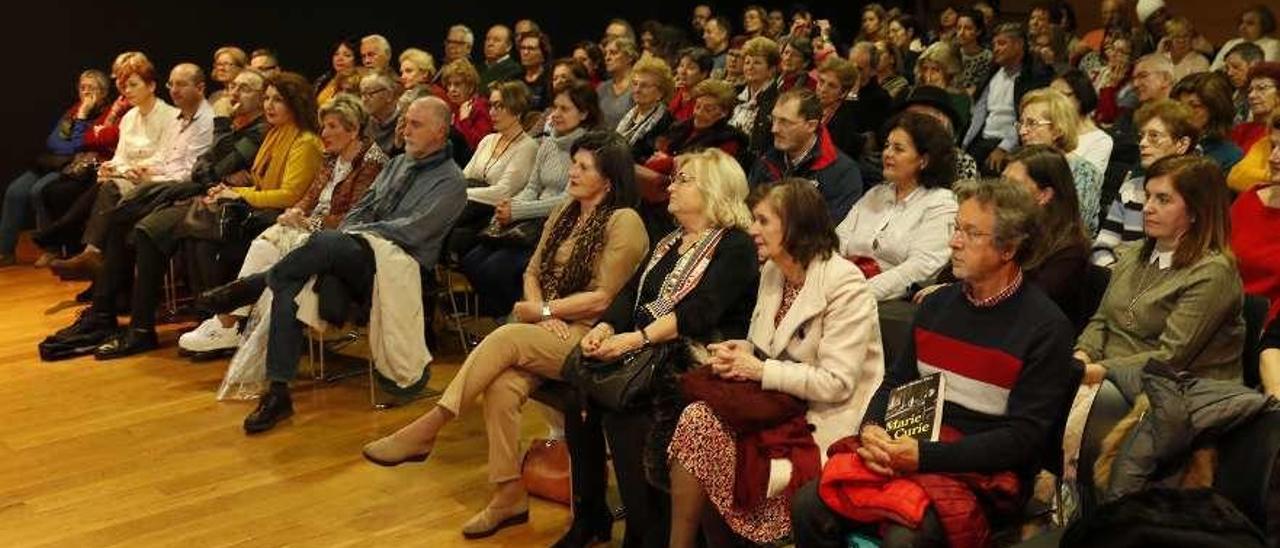 Público que asistió ayer al Club FARO, en el salón de actos del MARCO de Vigo. // José Lores