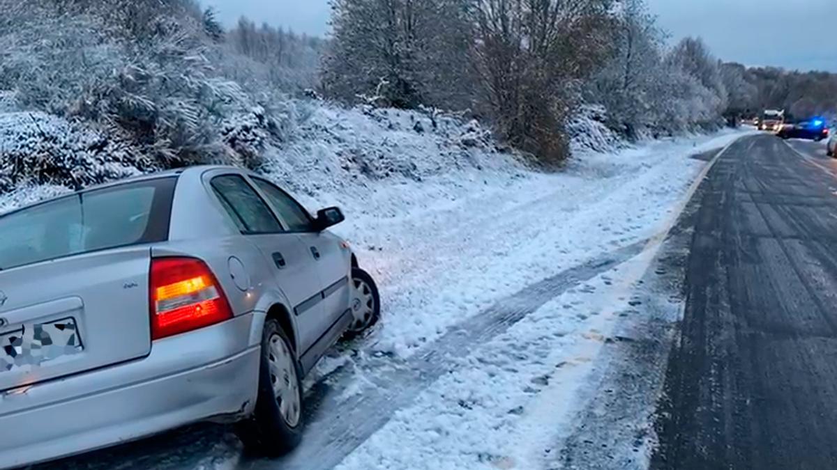 Accidente de tráfico en Ourense: salida de vía en Bande