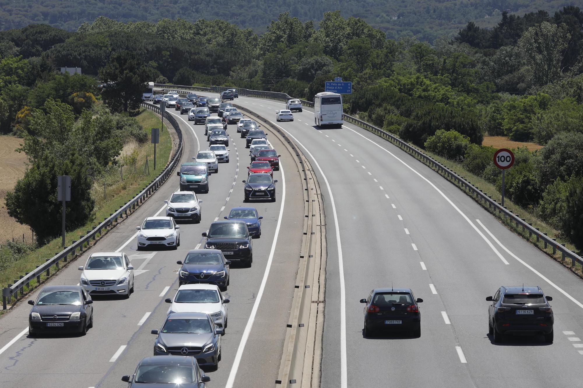 Retencions en carreteres gironines per l'operació tornada de la segona Pasqua